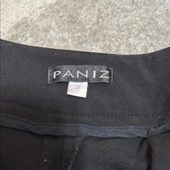 Paniz Black Flat Front Shorts with Relaxed Fit - Picture 2 of 4